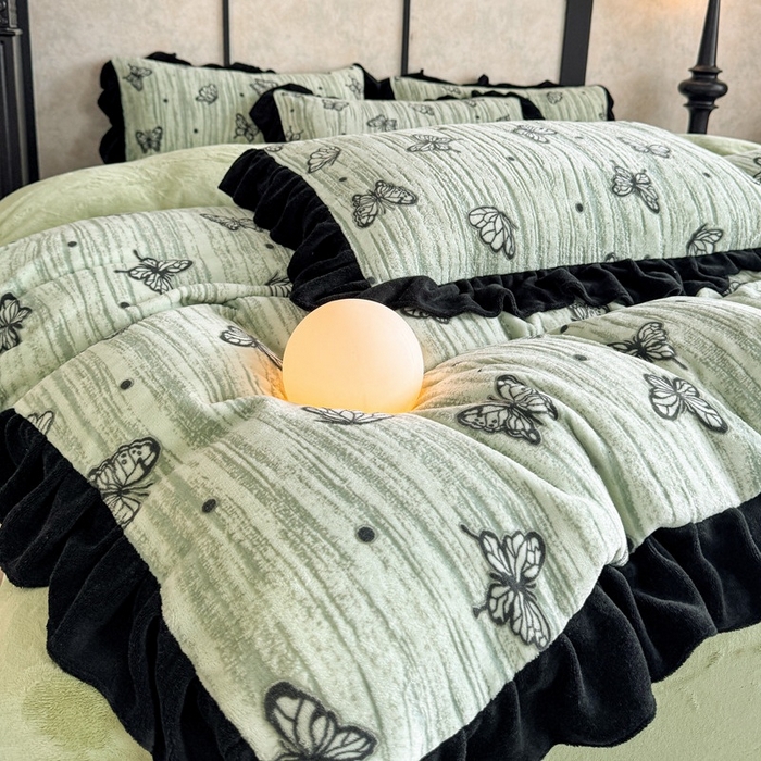 91家纺网 家纺一手货源 找家纺 大米家居 2025新款韩版美拉德风高克重雕花牛奶绒四件套-梦蝶系列 梦蝶-绿