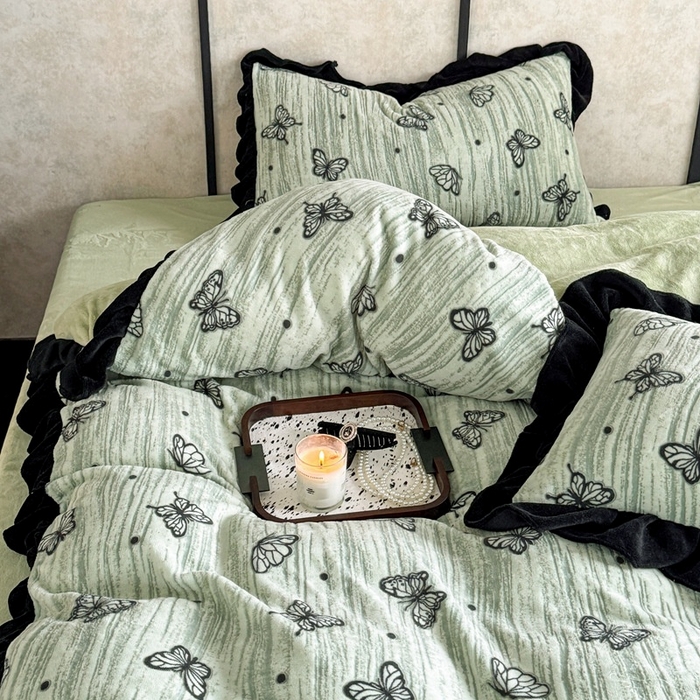 91家纺网 家纺一手货源 找家纺 大米家居 2025新款韩版美拉德风高克重雕花牛奶绒四件套-梦蝶系列 梦蝶-绿