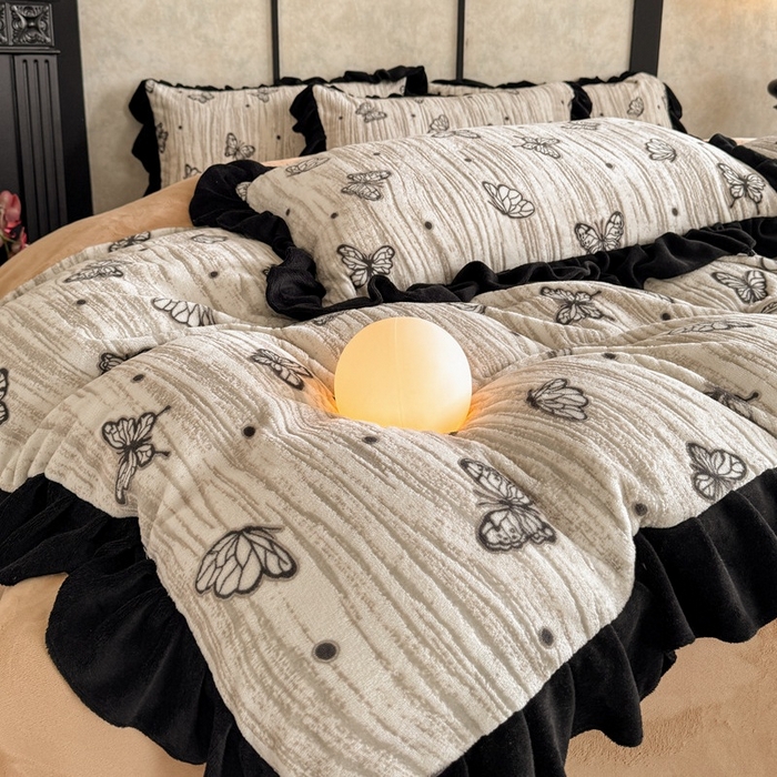 91家纺网 家纺一手货源 找家纺 大米家居 2025新款韩版美拉德风高克重雕花牛奶绒四件套-梦蝶系列 梦蝶-棕