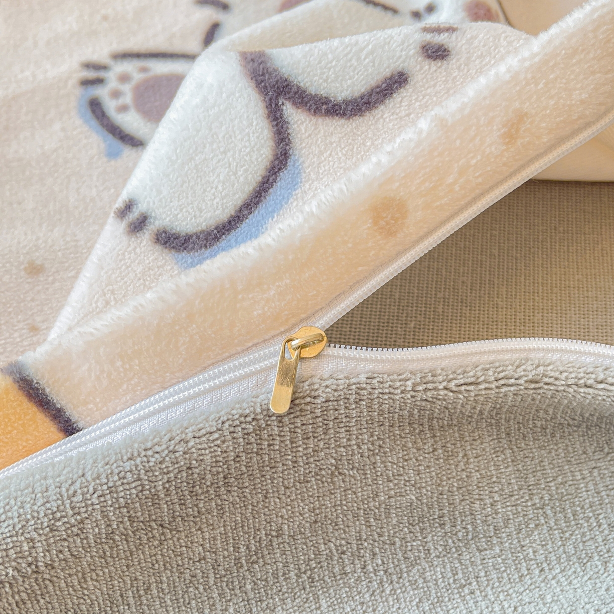 91家纺网 家纺一手货源 找家纺 LIFE.丽芙 2025秋冬新款A类牛奶绒加厚夹棉床褥垫+被套组合四件套 萌喵酷狗