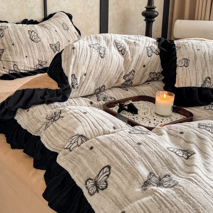 91家纺网 家纺一手货源 找家纺 大米家居 2025新款韩版美拉德风高克重雕花牛奶绒四件套-梦蝶系列 梦蝶-棕