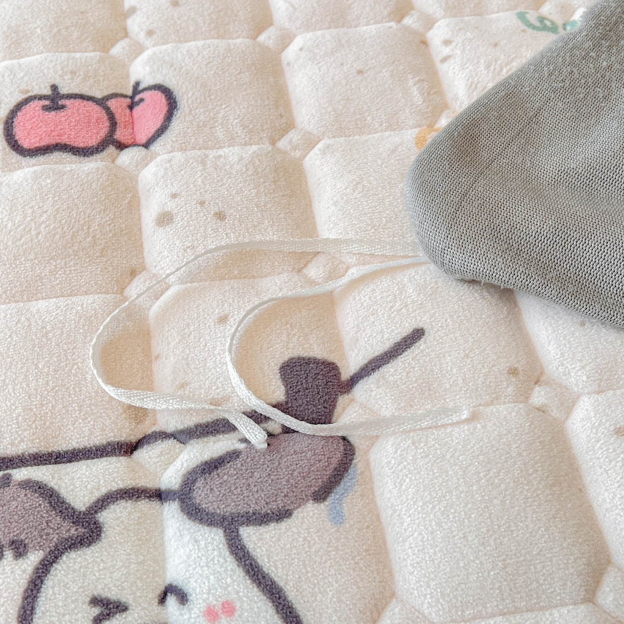 91家纺网 家纺一手货源 找家纺 LIFE.丽芙 2025秋冬新款A类牛奶绒加厚夹棉床褥垫+被套组合四件套 萌喵酷狗