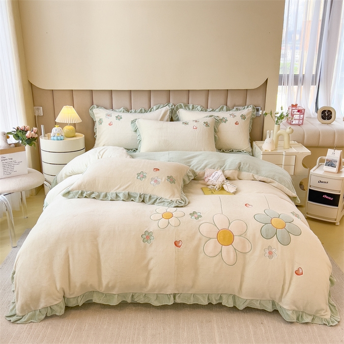 91家纺网 家纺一手货源 找家纺 曲之慕 2025新款韩版牛奶绒花朵贴布绣四件套 花朵-青柠