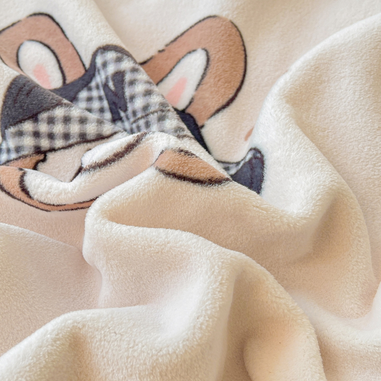 91家纺网 家纺一手货源 找家纺 LIFE.丽芙 2025秋冬新款A类牛奶绒加厚夹棉床褥垫+被套组合四件套 趣多多