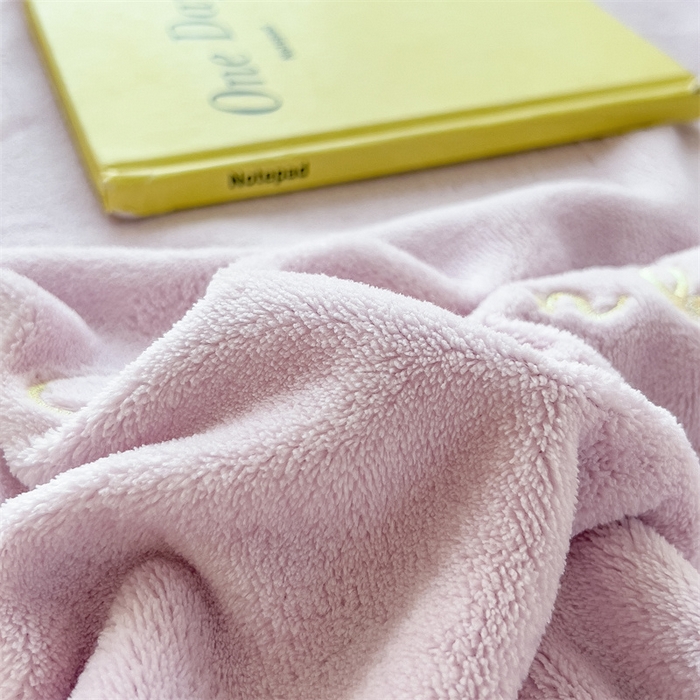 91家纺网 家纺一手货源 找家纺 曲之慕 2025新款韩版牛奶绒花朵贴布绣四件套 蝶舞-典雅紫