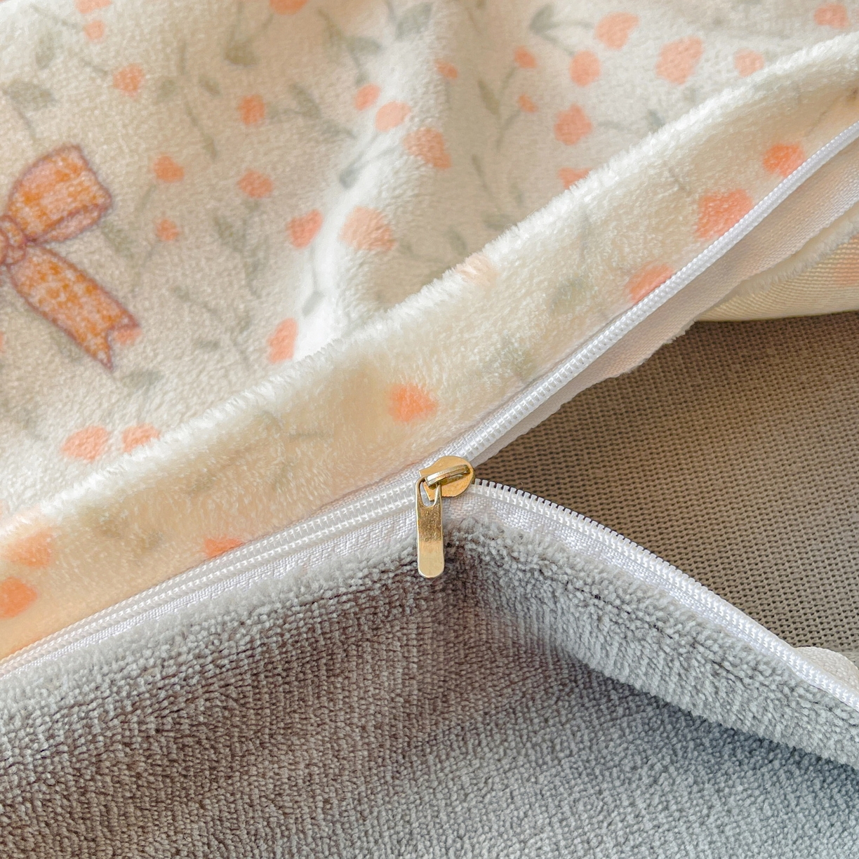 91家纺网 家纺一手货源 找家纺 LIFE.丽芙 2025秋冬新款A类牛奶绒加厚夹棉床褥垫+被套组合四件套 甜美女孩