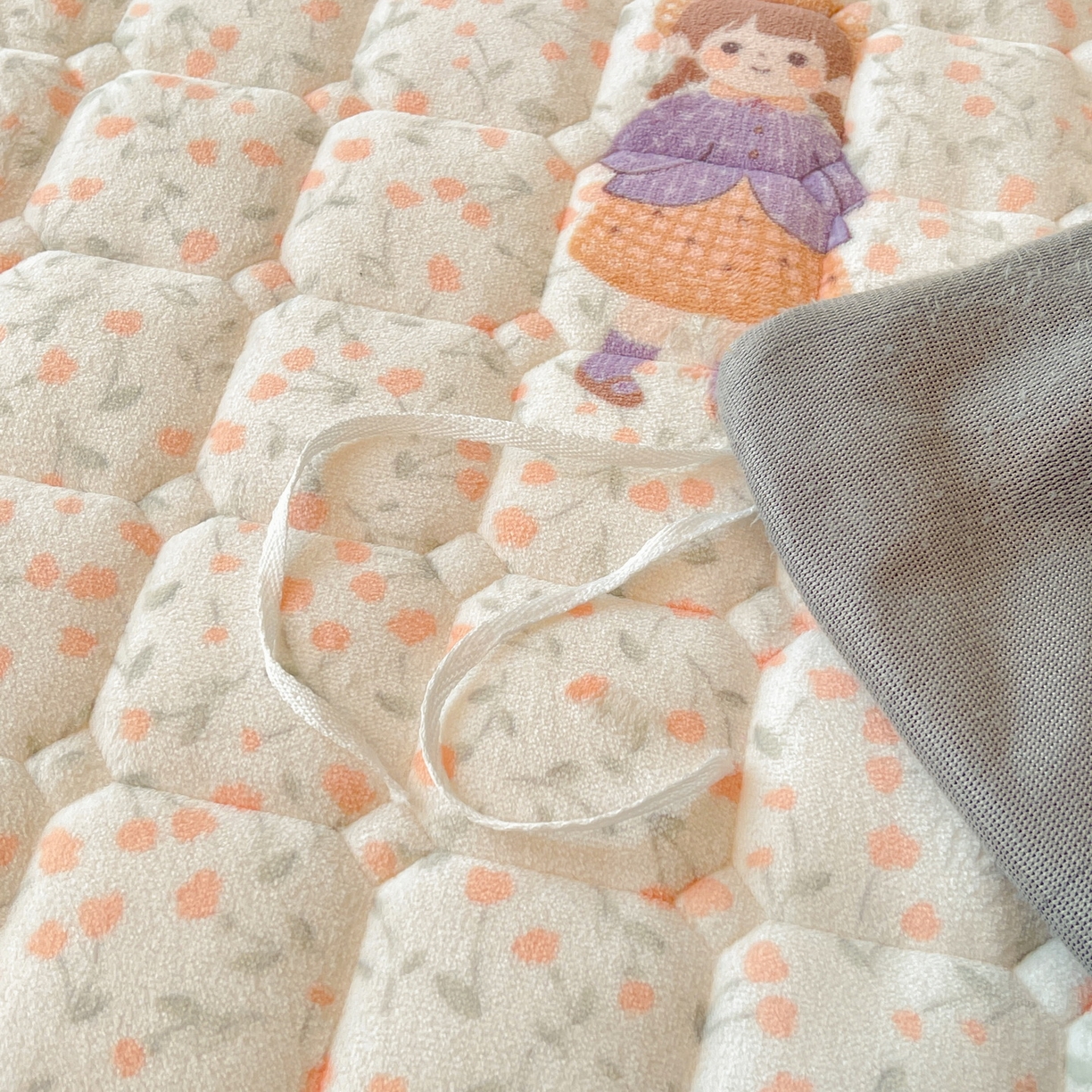 91家纺网 家纺一手货源 找家纺 LIFE.丽芙 2025秋冬新款A类牛奶绒加厚夹棉床褥垫+被套组合四件套 甜美女孩