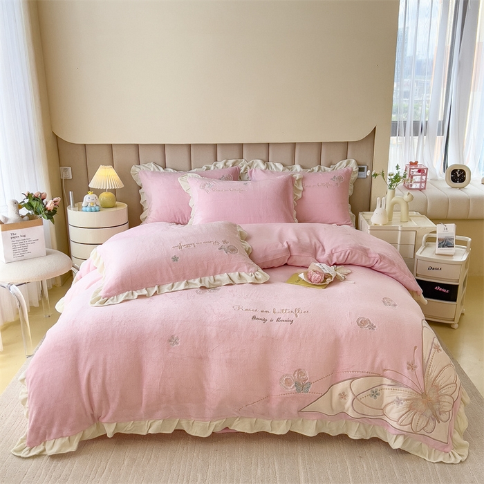 曲之慕 2025新款韩版牛奶绒花朵贴布绣四件套 蝶舞-少女粉