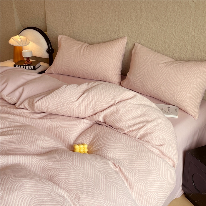 91家纺网 家纺一手货源 找家纺 琪格格纺织 2025新款全棉纯棉轻奢肌理感简约大提花加厚磨毛四件套 纳兰-粉玉