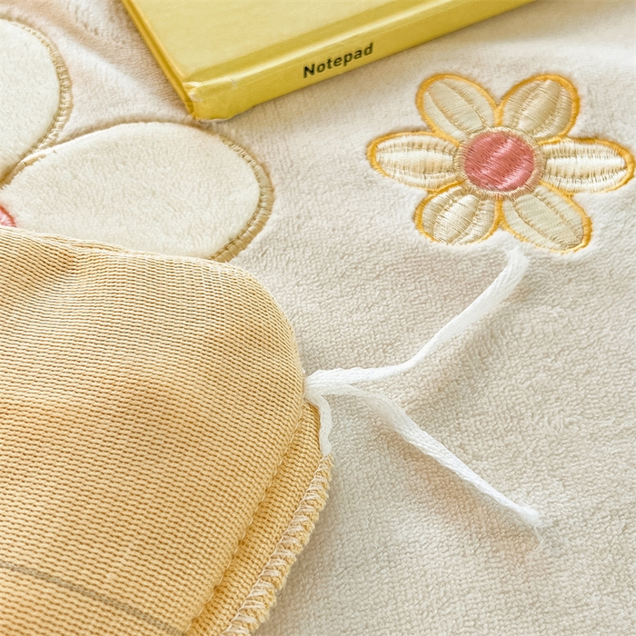 91家纺网 家纺一手货源 找家纺 曲之慕 2025新款韩版牛奶绒花朵贴布绣四件套 花朵-奶油白