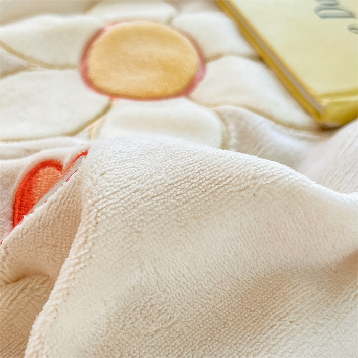 91家纺网 家纺一手货源 找家纺 曲之慕 2025新款韩版牛奶绒花朵贴布绣四件套 花朵-奶油白