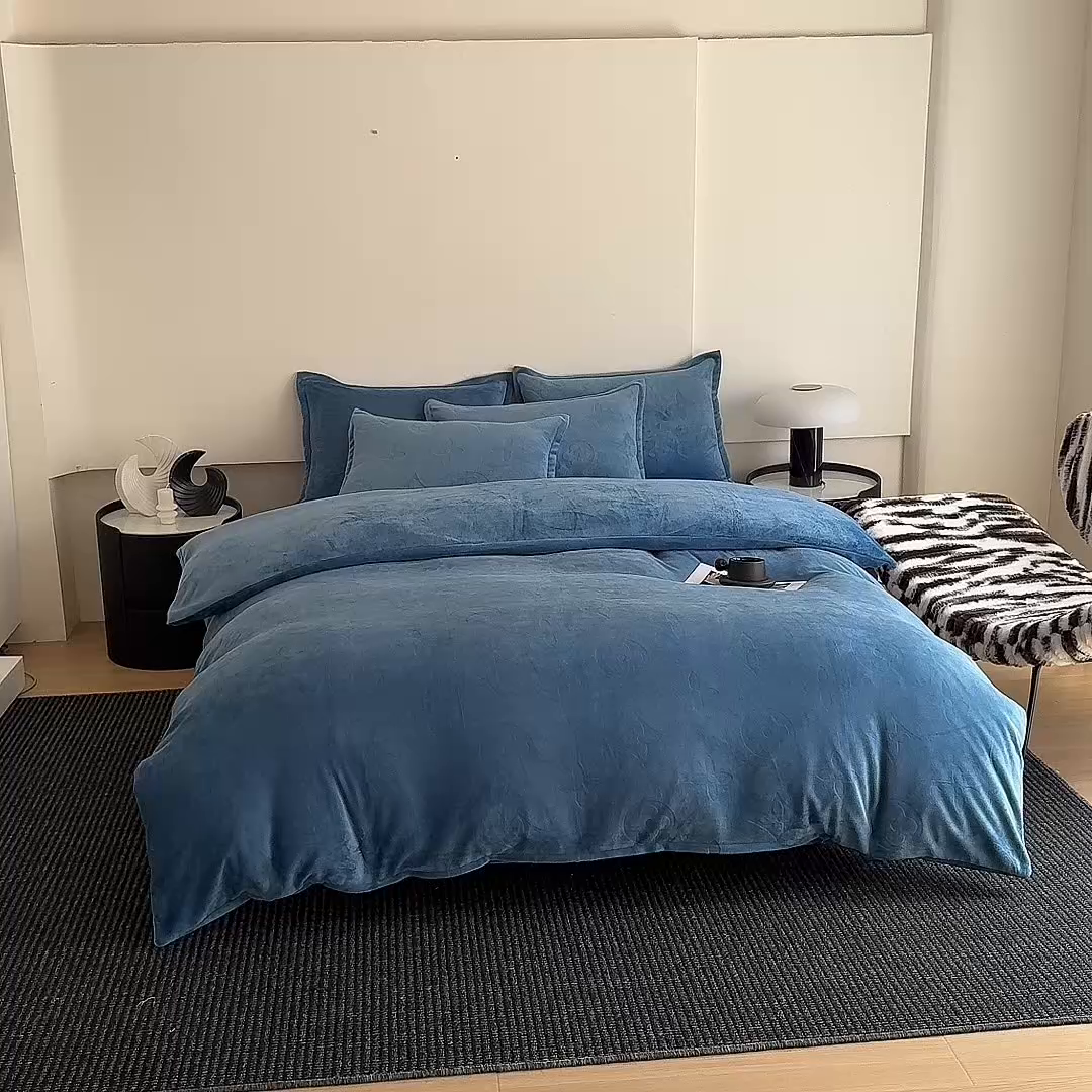 91家纺网 家纺一手货源 找家纺 （总）三悦四季 2025新款200克加厚牛奶绒剪花四件套跨境直播爆款