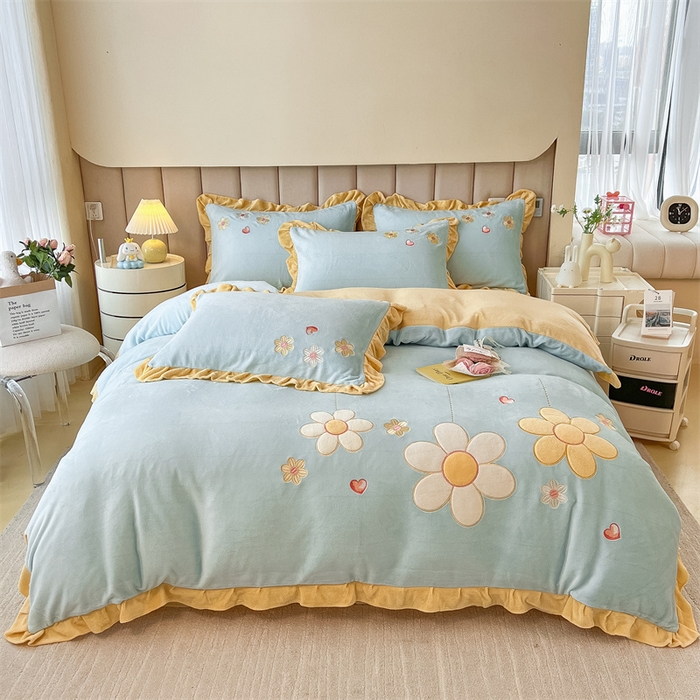 曲之慕 2025新款韩版牛奶绒花朵贴布绣四件套 花朵-浅蓝