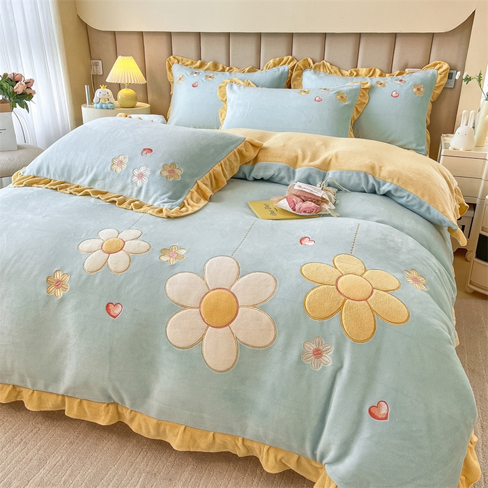 91家纺网 家纺一手货源 找家纺 曲之慕 2025新款韩版牛奶绒花朵贴布绣四件套 花朵-浅蓝