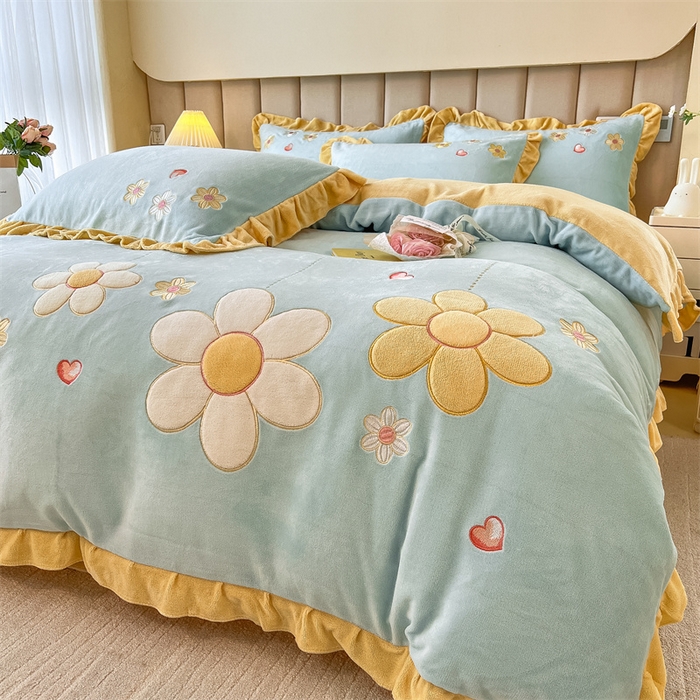 91家纺网 家纺一手货源 找家纺 曲之慕 2025新款韩版牛奶绒花朵贴布绣四件套 花朵-浅蓝