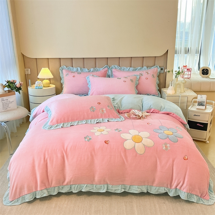 曲之慕 2025新款韩版牛奶绒花朵贴布绣四件套 花朵-浅玉