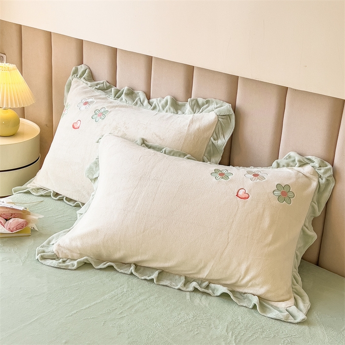 91家纺网 家纺一手货源 找家纺 曲之慕 2025新款韩版牛奶绒花朵贴布绣四件套 花朵-青柠