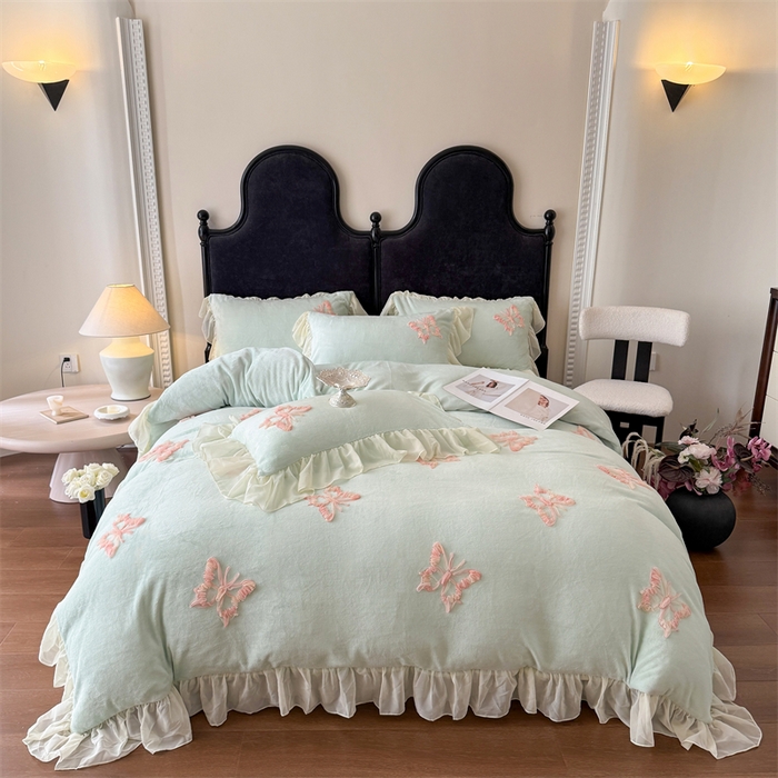 91家纺网 家纺一手货源 找家纺 富盛家纺 2025新款牛奶绒床裙款盘花刺绣四件套公主风 秋水伊人-绿