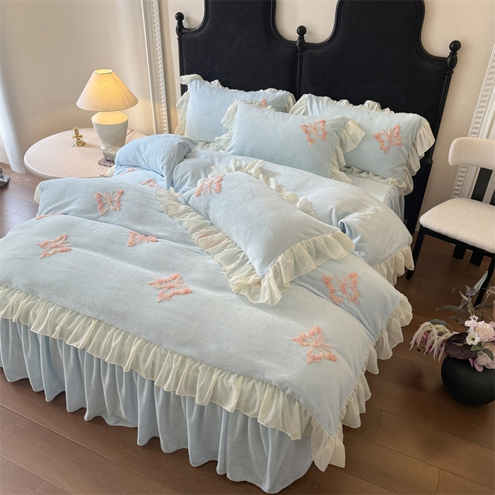 91家纺网 家纺一手货源 找家纺 富盛家纺 2025新款牛奶绒床裙款盘花刺绣四件套公主风 秋水伊人-蓝