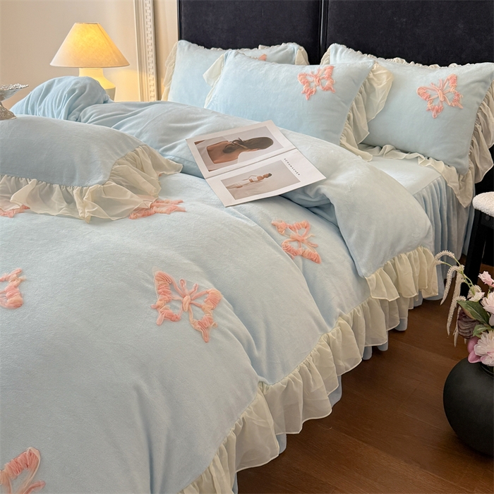 91家纺网 家纺一手货源 找家纺 富盛家纺 2025新款牛奶绒床裙款盘花刺绣四件套公主风 秋水伊人-蓝