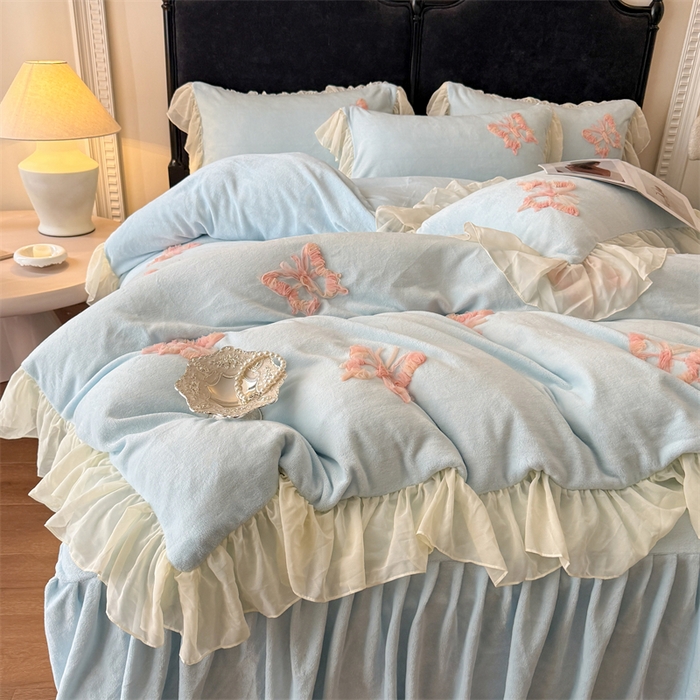91家纺网 家纺一手货源 找家纺 富盛家纺 2025新款牛奶绒床裙款盘花刺绣四件套公主风 秋水伊人-蓝