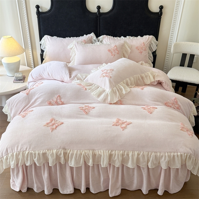 91家纺网 家纺一手货源 找家纺 （总）富盛家纺 2025新款牛奶绒床裙款盘花刺绣四件套公主风