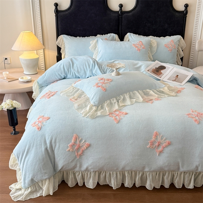 91家纺网 家纺一手货源 找家纺 富盛家纺 2025新款牛奶绒床裙款盘花刺绣四件套公主风 秋水伊人-蓝