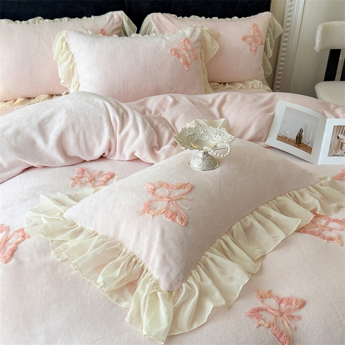 91家纺网 家纺一手货源 找家纺 （总）富盛家纺 2025新款牛奶绒床裙款盘花刺绣四件套公主风