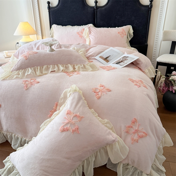 91家纺网 家纺一手货源 找家纺 （总）富盛家纺 2025新款牛奶绒床裙款盘花刺绣四件套公主风