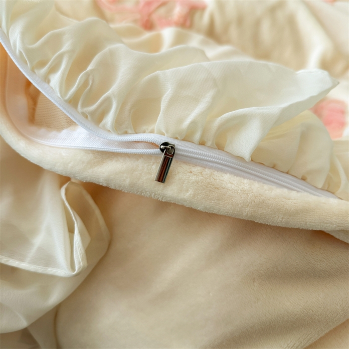 91家纺网 家纺一手货源 找家纺 富盛家纺 2025新款牛奶绒床裙款盘花刺绣四件套公主风 秋水伊人-黄