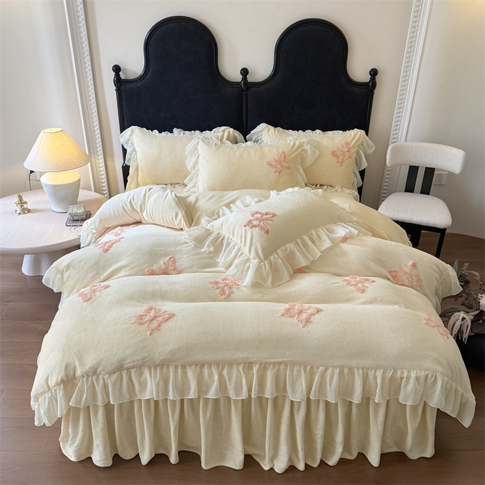 91家纺网 家纺一手货源 找家纺 富盛家纺 2025新款牛奶绒床裙款盘花刺绣四件套公主风 秋水伊人-黄