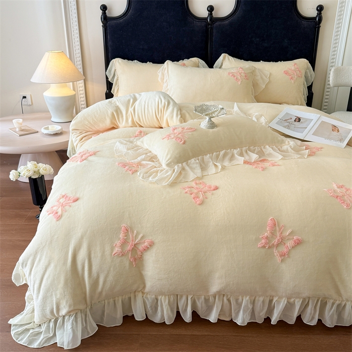 91家纺网 家纺一手货源 找家纺 富盛家纺 2025新款牛奶绒床裙款盘花刺绣四件套公主风 秋水伊人-黄