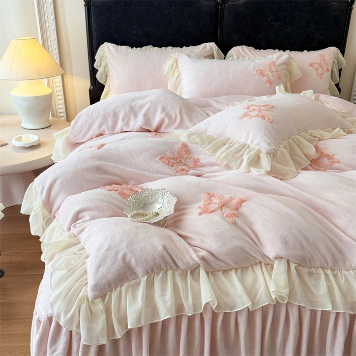 91家纺网 家纺一手货源 找家纺 （总）富盛家纺 2025新款牛奶绒床裙款盘花刺绣四件套公主风