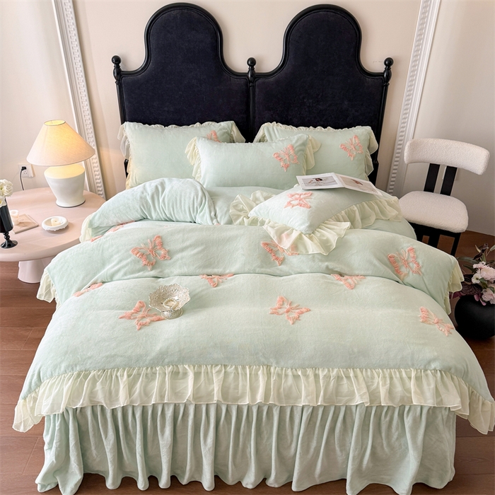 91家纺网 家纺一手货源 找家纺 富盛家纺 2025新款牛奶绒床裙款盘花刺绣四件套公主风 秋水伊人-绿