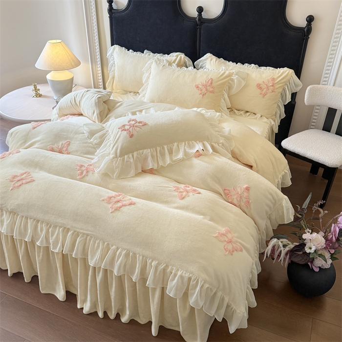 91家纺网 家纺一手货源 找家纺 富盛家纺 2025新款牛奶绒床裙款盘花刺绣四件套公主风 秋水伊人-黄