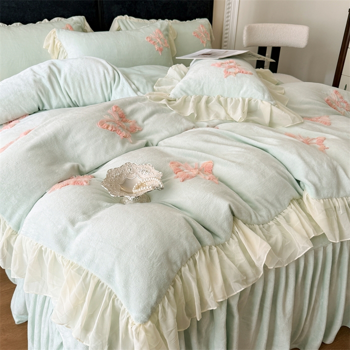91家纺网 家纺一手货源 找家纺 富盛家纺 2025新款牛奶绒床裙款盘花刺绣四件套公主风 秋水伊人-绿