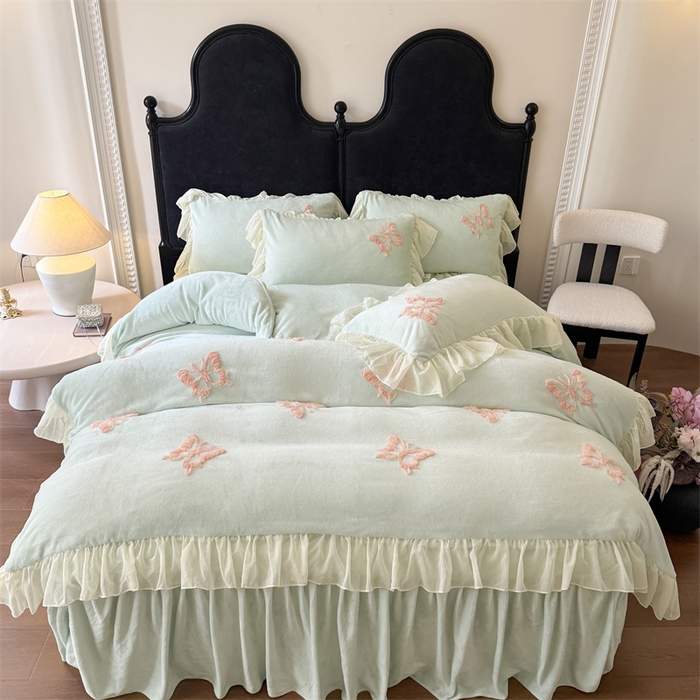 91家纺网 家纺一手货源 找家纺 富盛家纺 2025新款牛奶绒床裙款盘花刺绣四件套公主风 秋水伊人-绿