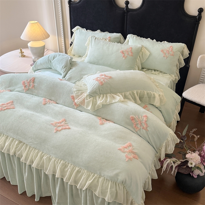 91家纺网 家纺一手货源 找家纺 富盛家纺 2025新款牛奶绒床裙款盘花刺绣四件套公主风 秋水伊人-绿