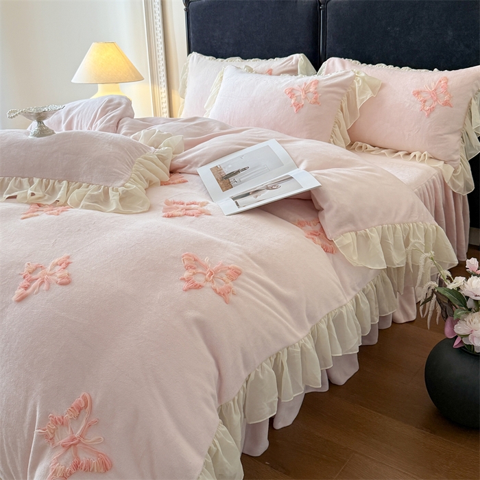 91家纺网 家纺一手货源 找家纺 （总）富盛家纺 2025新款牛奶绒床裙款盘花刺绣四件套公主风