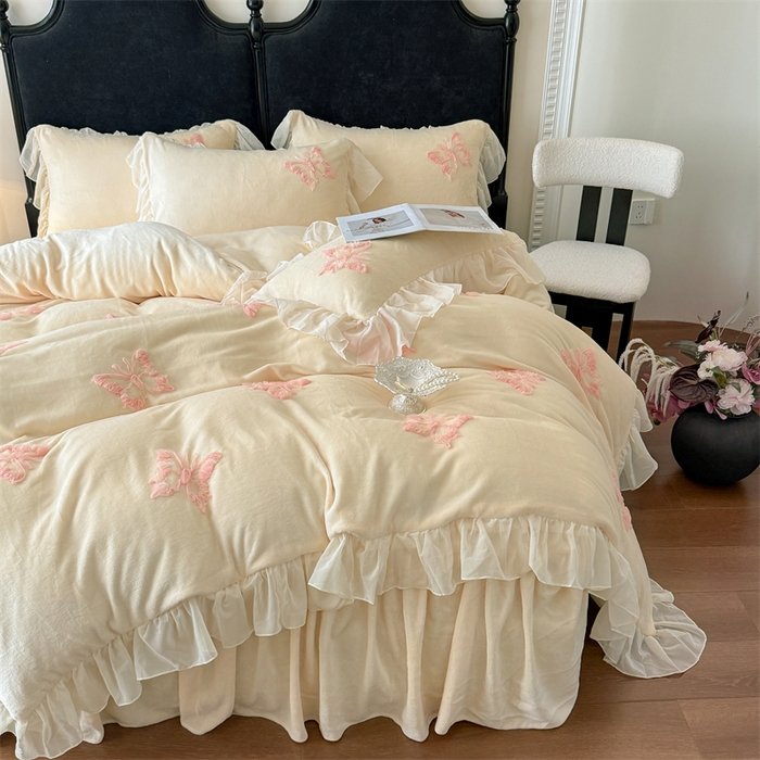 91家纺网 家纺一手货源 找家纺 富盛家纺 2025新款牛奶绒床裙款盘花刺绣四件套公主风 秋水伊人-黄