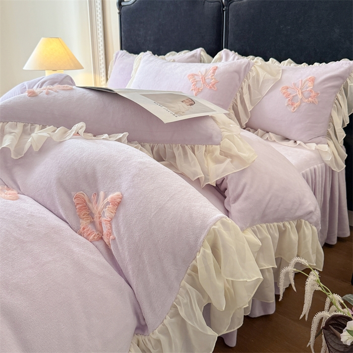 91家纺网 家纺一手货源 找家纺 富盛家纺 2025新款牛奶绒床裙款盘花刺绣四件套公主风 秋水伊人-紫