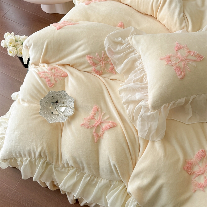 91家纺网 家纺一手货源 找家纺 富盛家纺 2025新款牛奶绒床裙款盘花刺绣四件套公主风 秋水伊人-黄