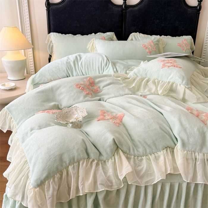 91家纺网 家纺一手货源 找家纺 富盛家纺 2025新款牛奶绒床裙款盘花刺绣四件套公主风 秋水伊人-绿