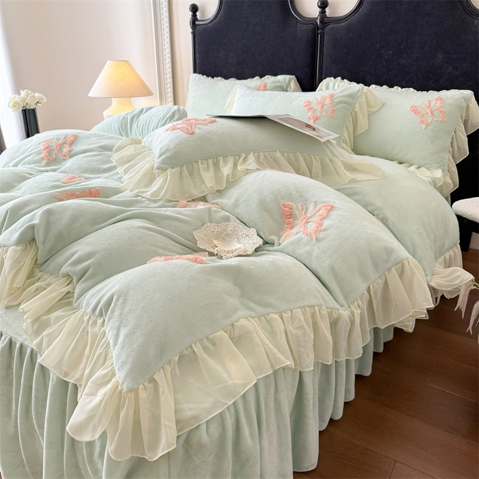 91家纺网 家纺一手货源 找家纺 富盛家纺 2025新款牛奶绒床裙款盘花刺绣四件套公主风 秋水伊人-绿