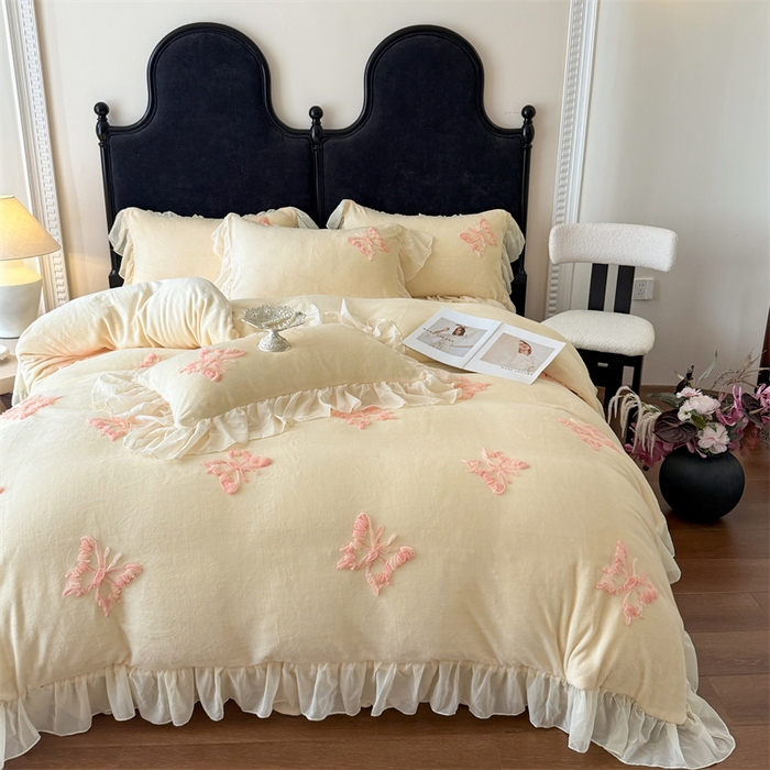 91家纺网 家纺一手货源 找家纺 富盛家纺 2025新款牛奶绒床裙款盘花刺绣四件套公主风 秋水伊人-黄