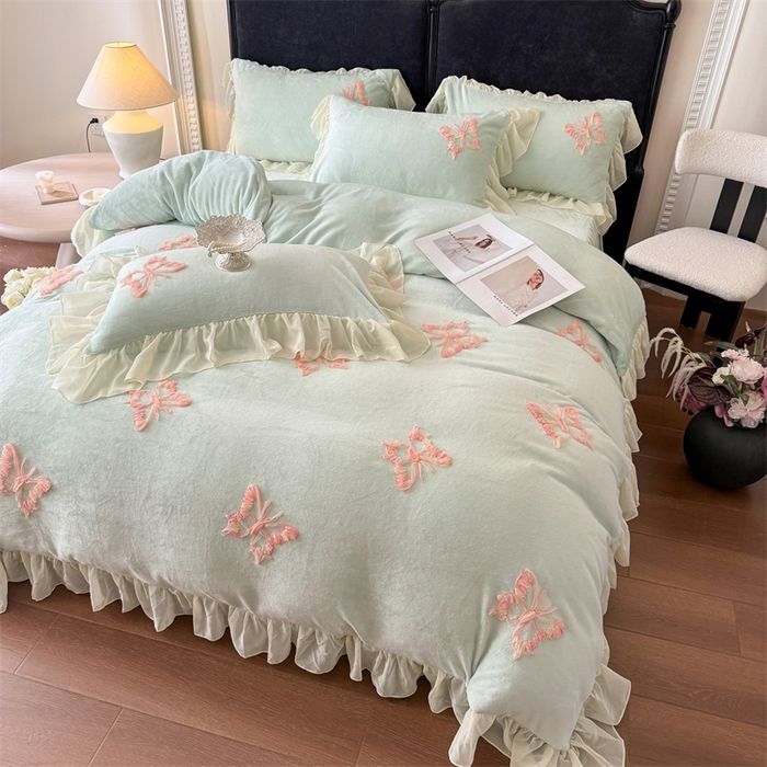 91家纺网 家纺一手货源 找家纺 富盛家纺 2025新款牛奶绒床裙款盘花刺绣四件套公主风 秋水伊人-绿