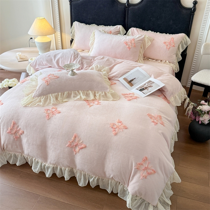 91家纺网 家纺一手货源 找家纺 （总）富盛家纺 2025新款牛奶绒床裙款盘花刺绣四件套公主风