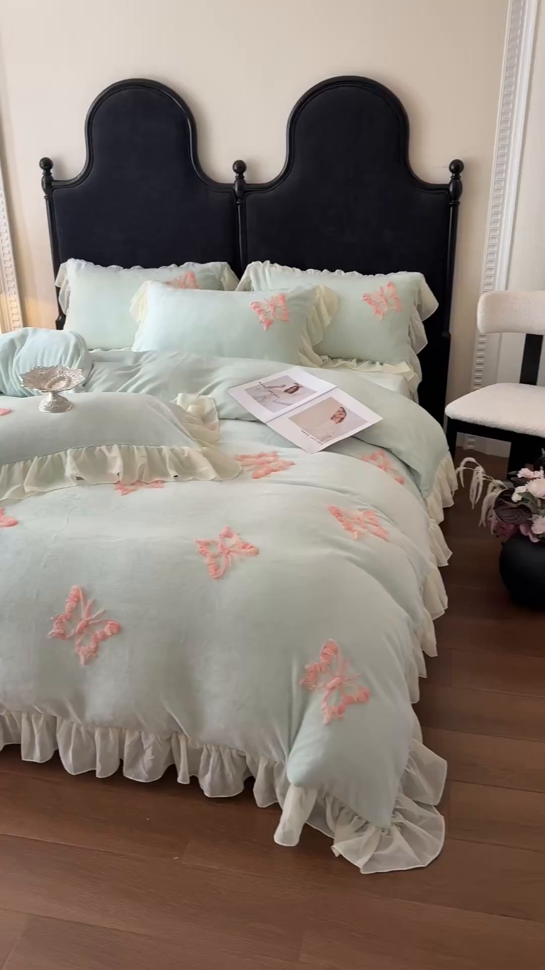 91家纺网 家纺一手货源 找家纺 富盛家纺 2025新款牛奶绒床裙款盘花刺绣四件套公主风 秋水伊人-绿