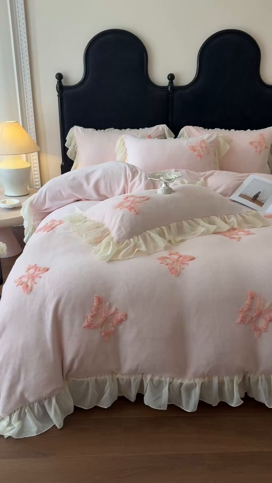 91家纺网 家纺一手货源 找家纺 （总）富盛家纺 2025新款牛奶绒床裙款盘花刺绣四件套公主风