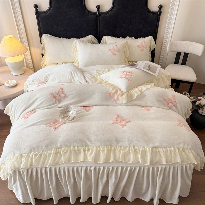 91家纺网 家纺一手货源 找家纺 富盛家纺 2025新款牛奶绒床裙款盘花刺绣四件套公主风 秋水伊人-白